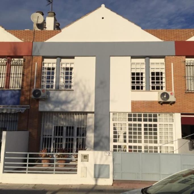 סביליה Casa Soleada En Calle Tranquila מראה חיצוני תמונה